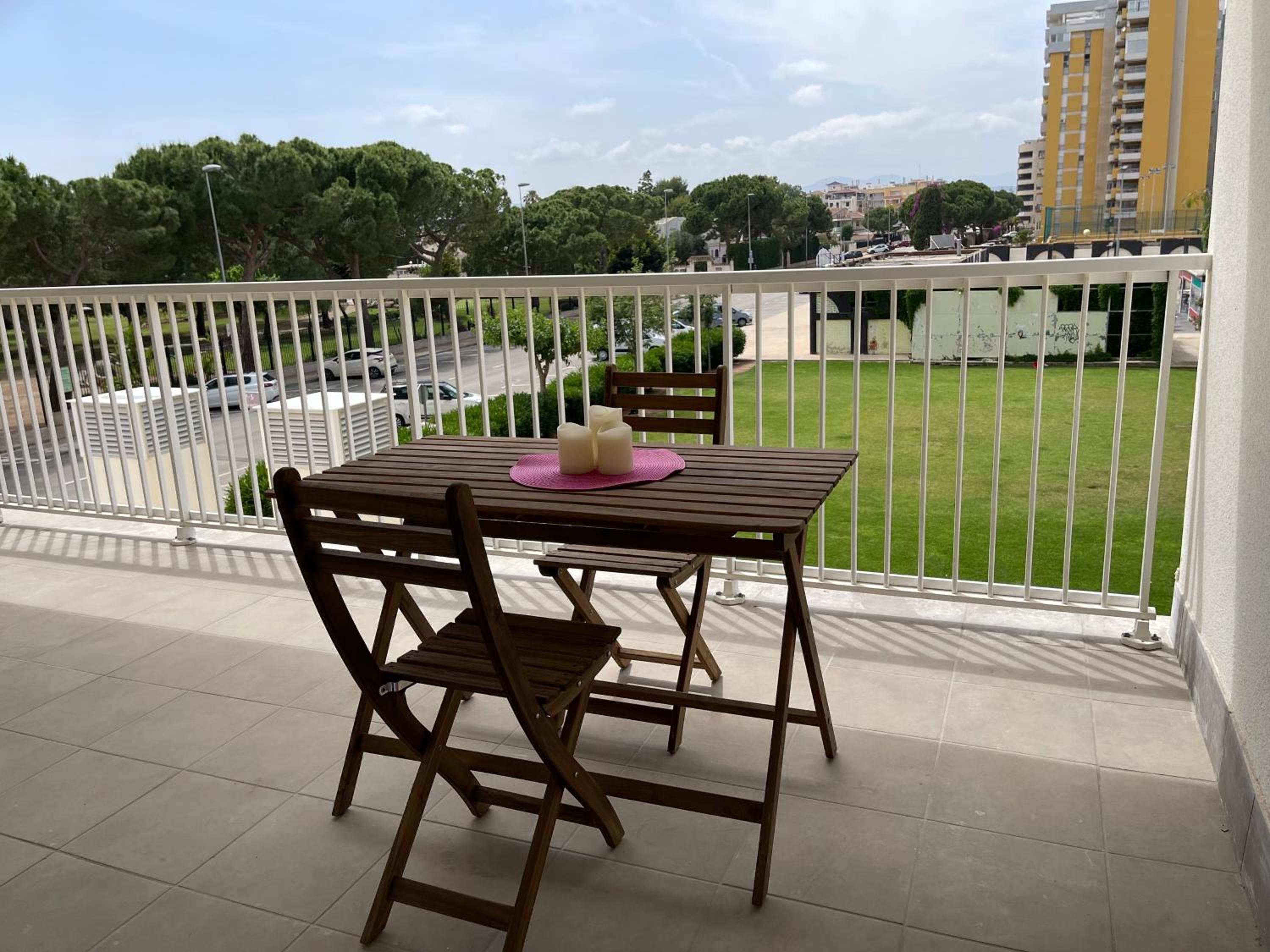 Apartamentos con terraza frente al mar by Color Flats