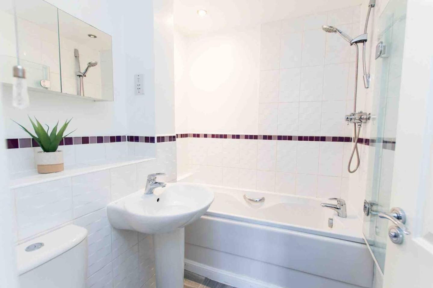 #Cloudstays Birmingham - City Getaway Luxury Townhouse Free Parking 2 Lakes