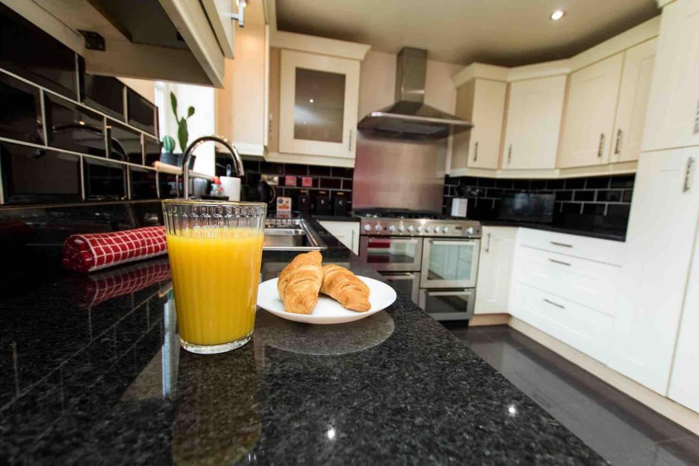 #Cloudstays Birmingham - City Getaway Luxury Townhouse Free Parking 2 Lakes, photo 12