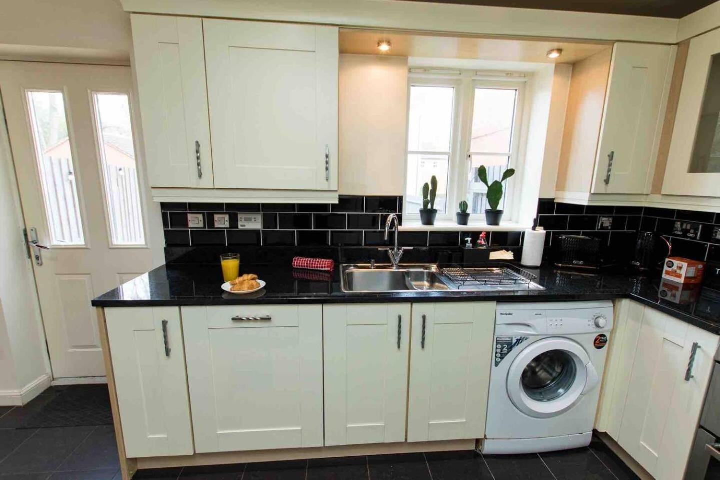 #Cloudstays Birmingham - City Getaway Luxury Townhouse Free Parking 2 Lakes, photo 28