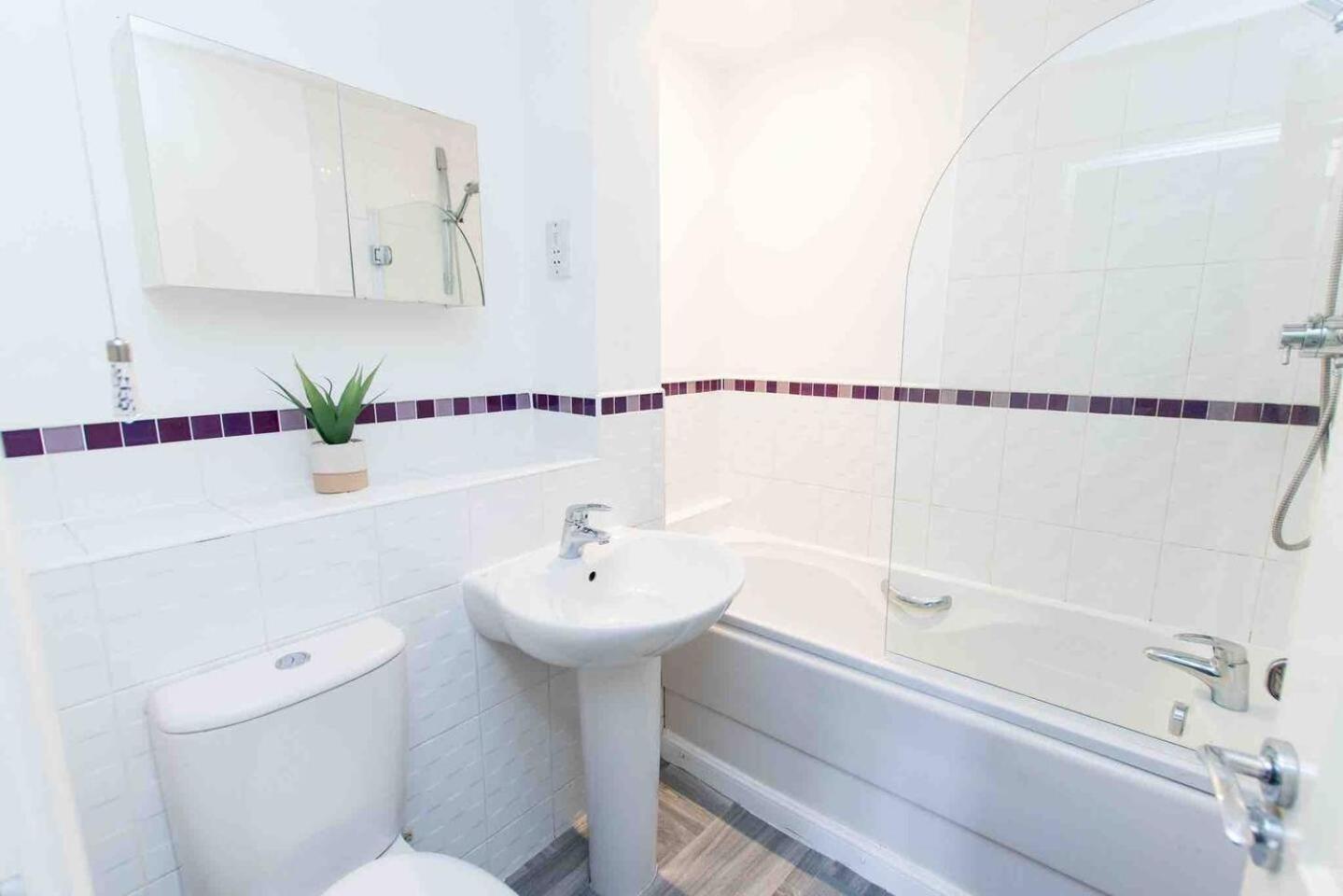 #Cloudstays Birmingham - City Getaway Luxury Townhouse Free Parking 2 Lakes, photo 19