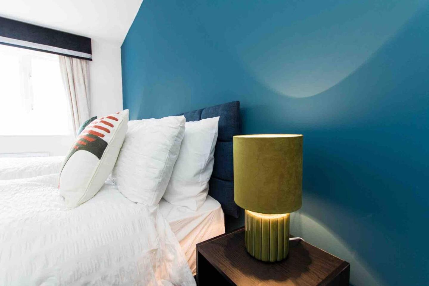 #Cloudstays Birmingham - City Getaway Luxury Townhouse Free Parking 2 Lakes, photo 9