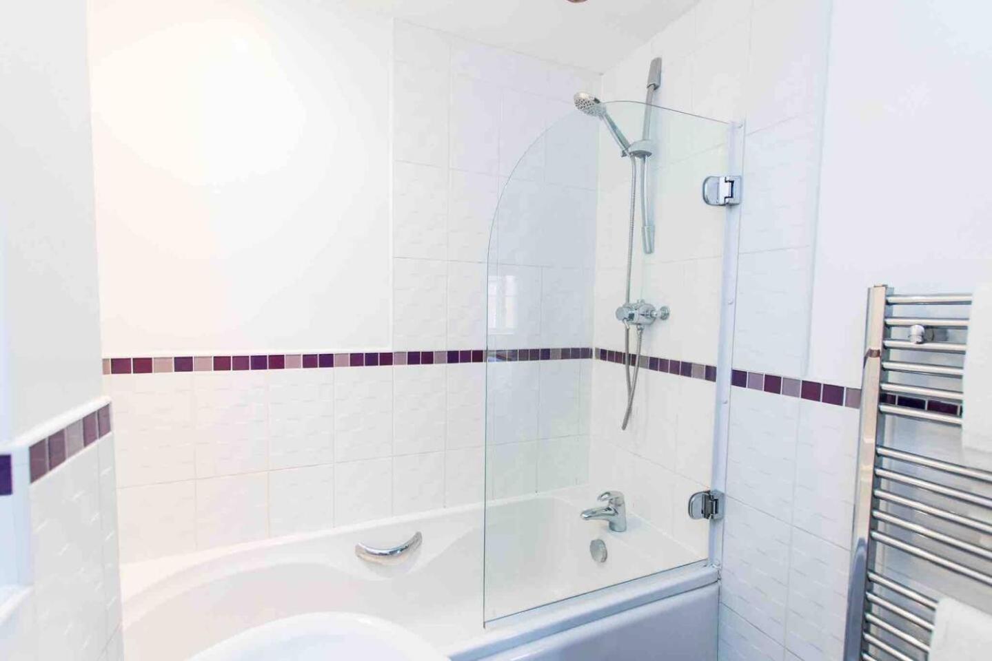 #Cloudstays Birmingham - City Getaway Luxury Townhouse Free Parking 2 Lakes, photo 18