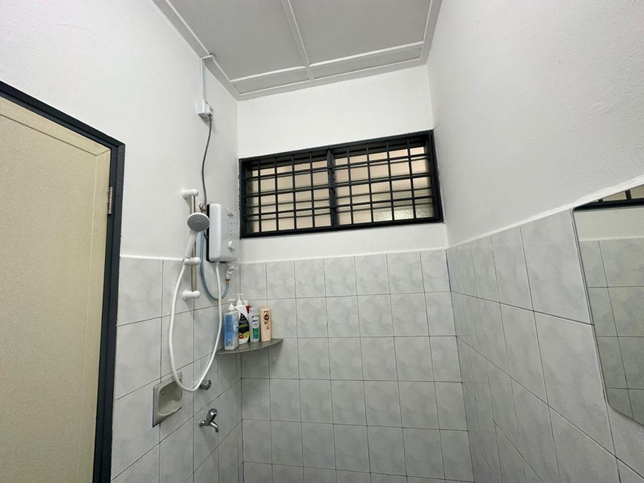 Permas Double Storey 8 Pax WiFi Netflix