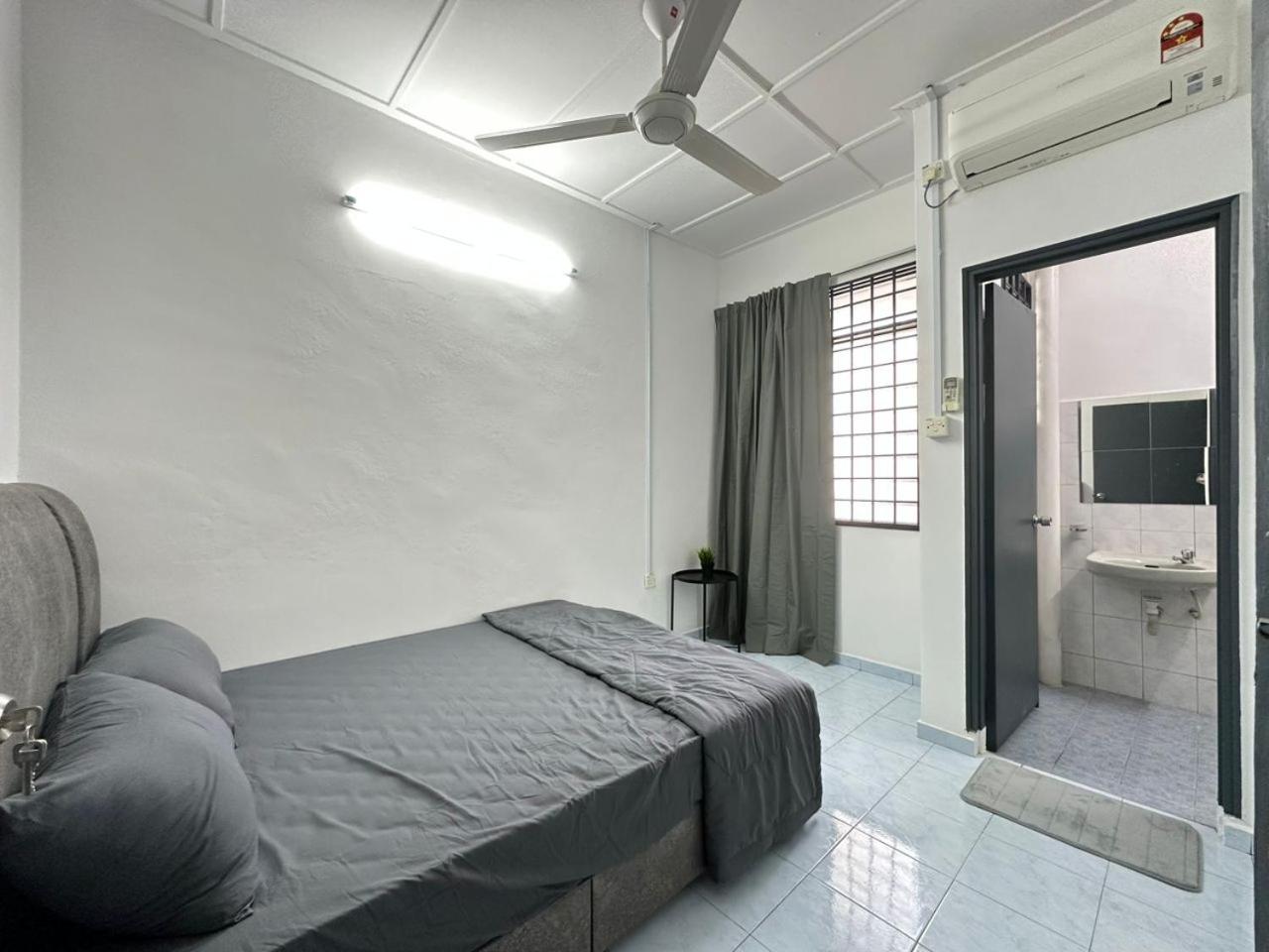 Permas Double Storey 8 Pax WiFi Netflix
