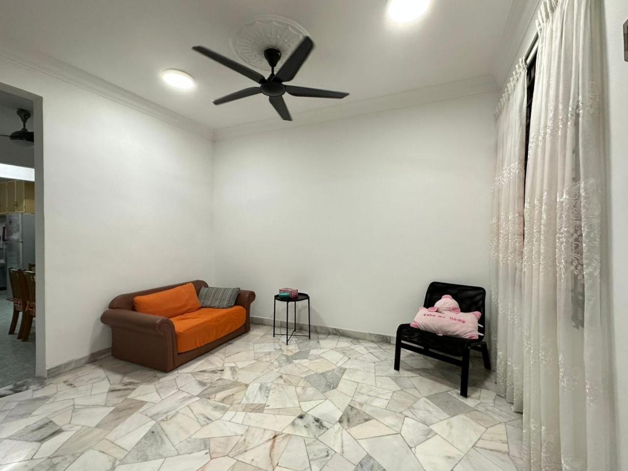 Permas Double Storey 8 Pax WiFi Netflix