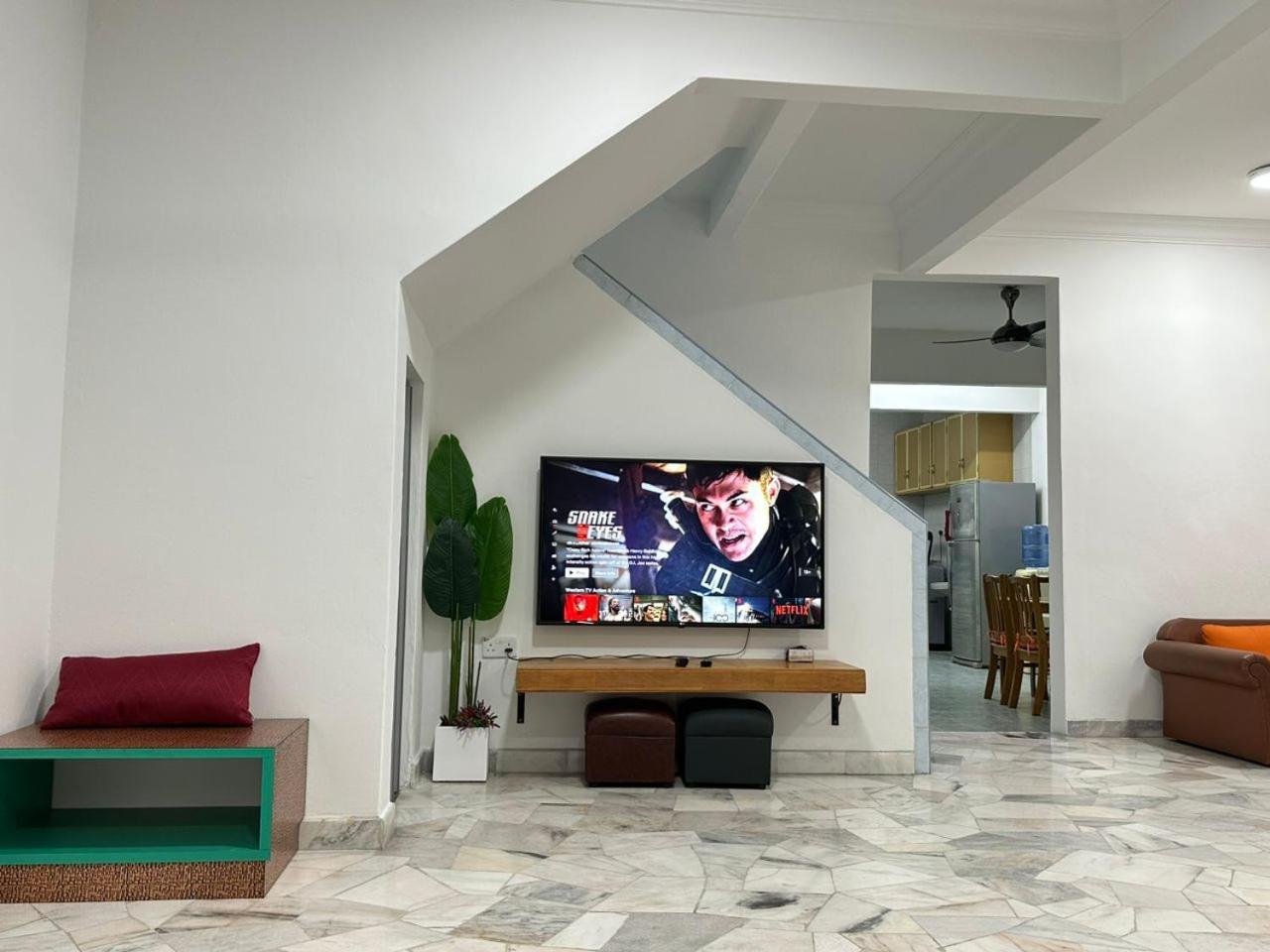 Permas Double Storey 8 Pax WiFi Netflix