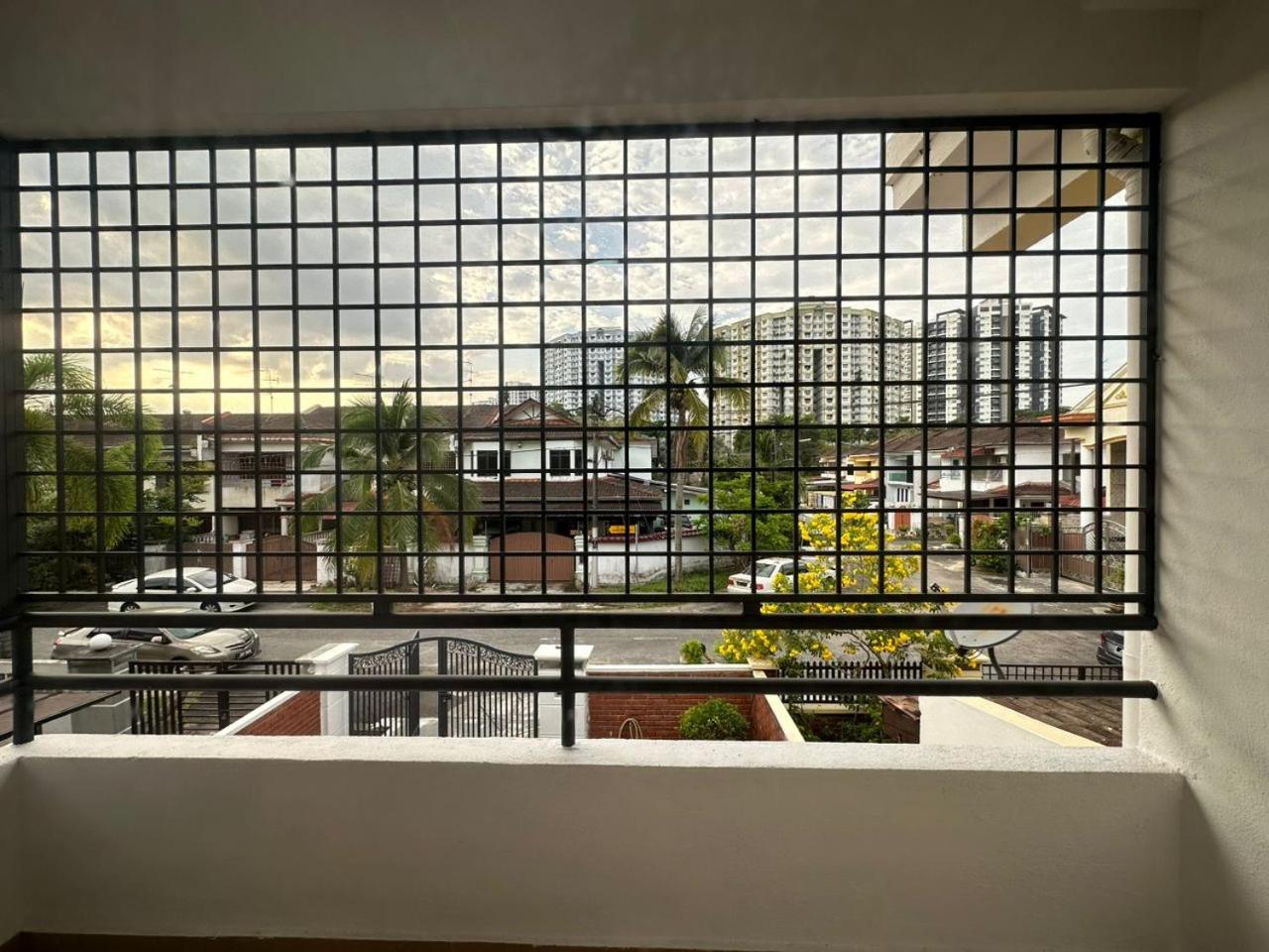 Permas Double Storey 8 Pax WiFi Netflix