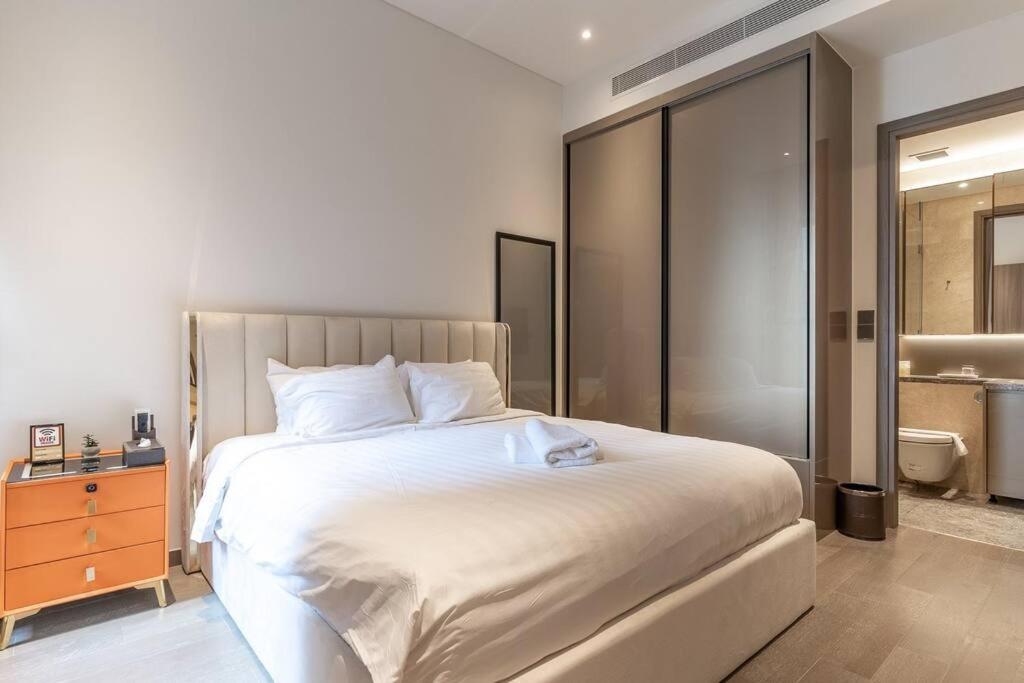 The Rixx Magnificent Apartment @D1/Netflix/bathtub