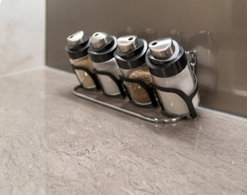 The Rixx Magnificent Apartment @D1/Netflix/bathtub