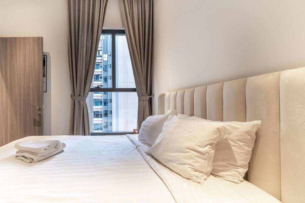 The Rixx Magnificent Apartment @D1/Netflix/bathtub