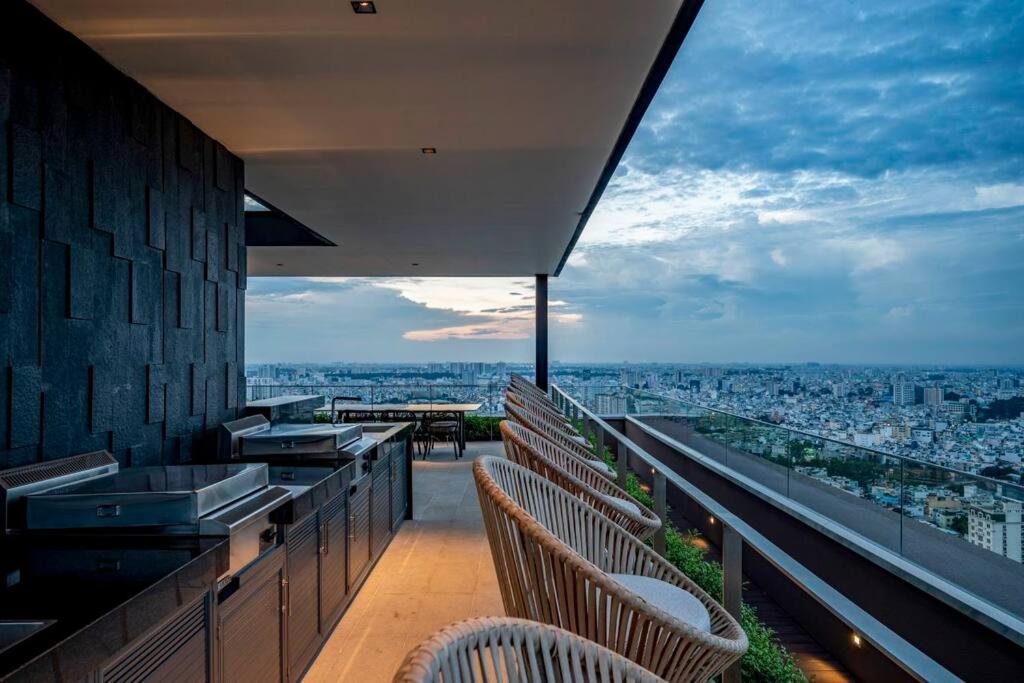 The Rixx Magnificent Apartment @D1/Netflix/bathtub