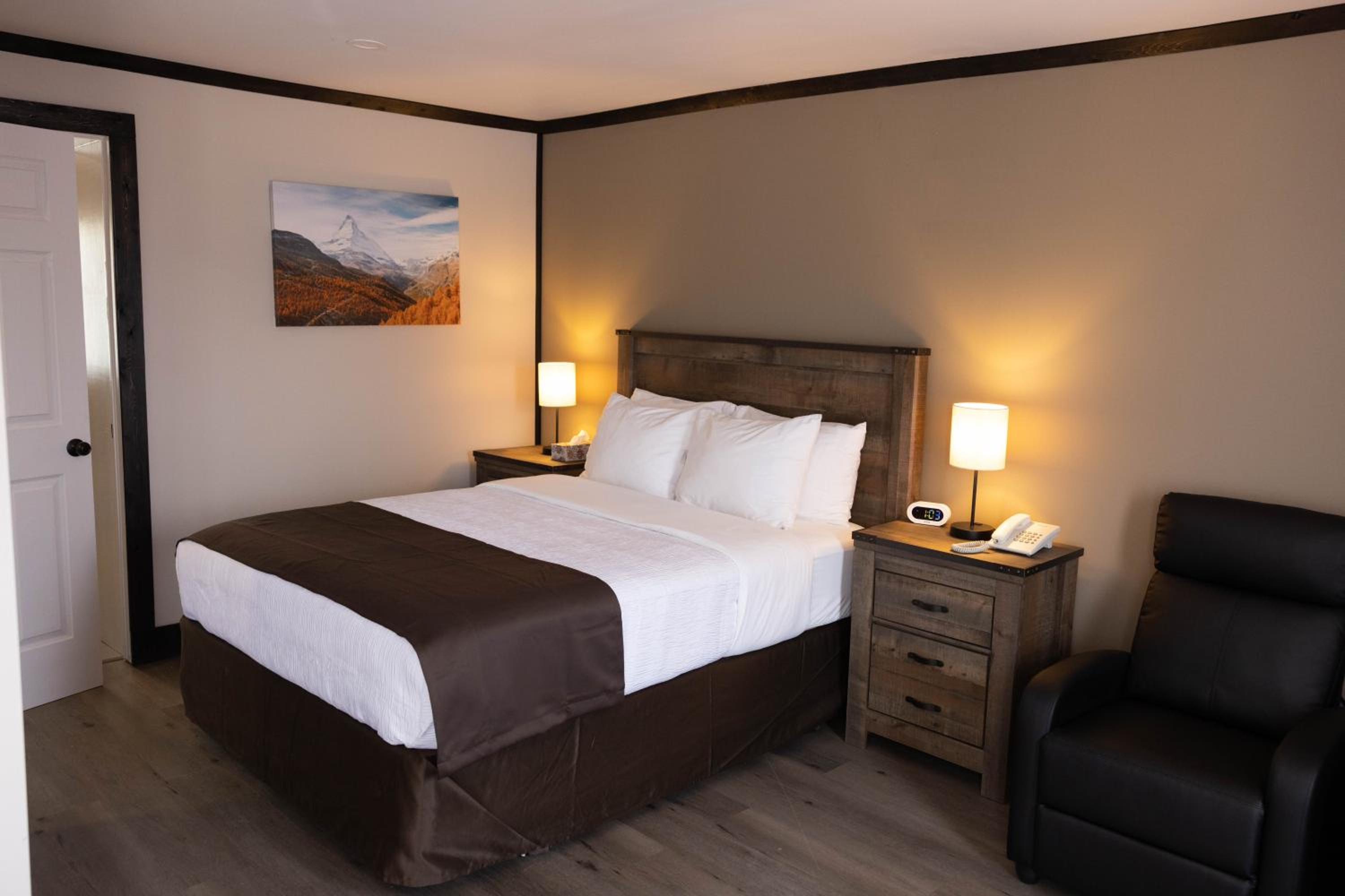 Motel 7 Inn & Suites