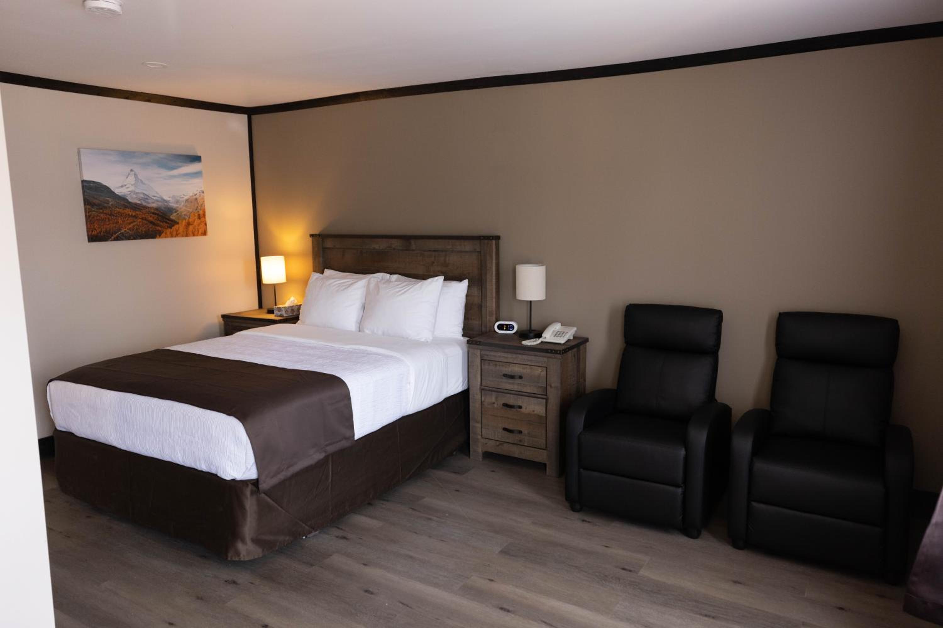 Motel 7 Inn & Suites