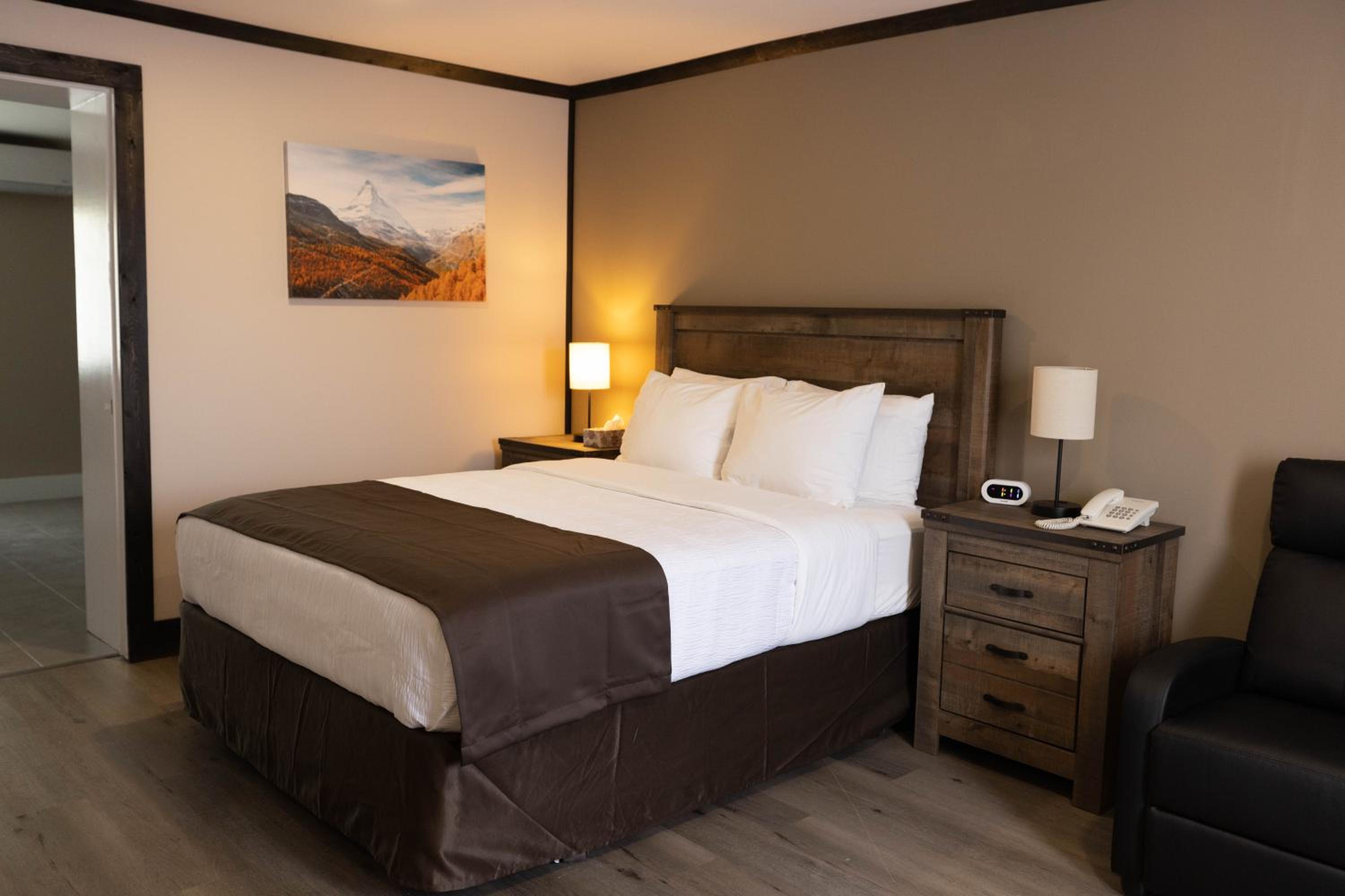 Motel 7 Inn & Suites