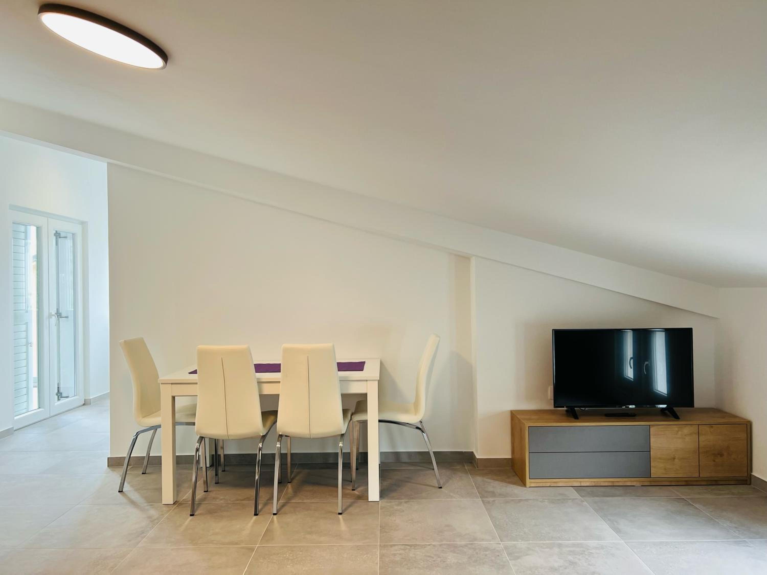 Apartmani AViS