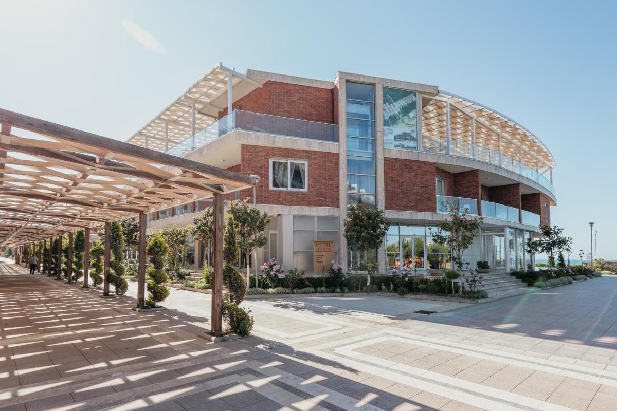 Hotel Fishta Hotel & Apartments - Image 1