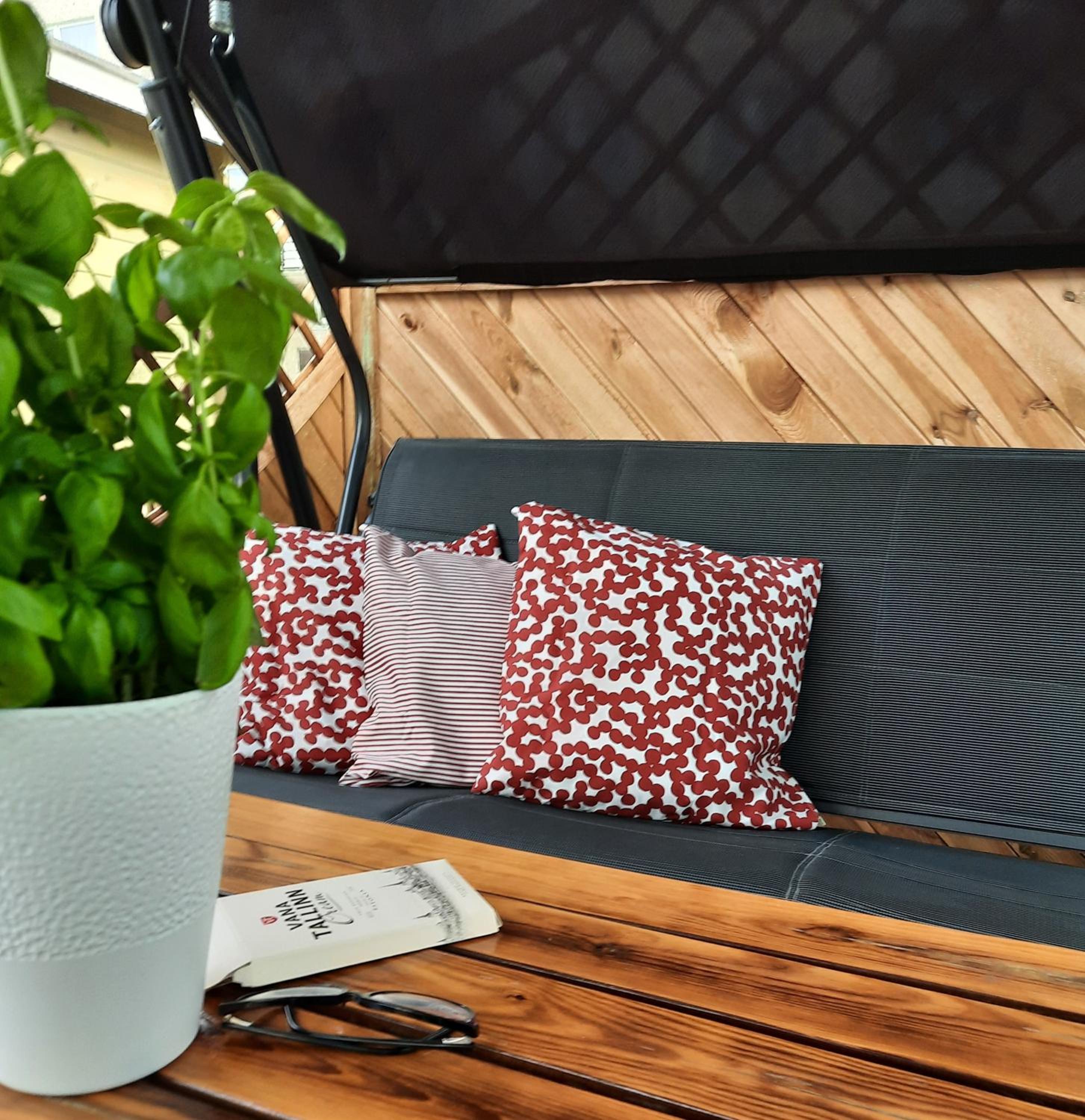 Hotel Vintage Four - Image 1