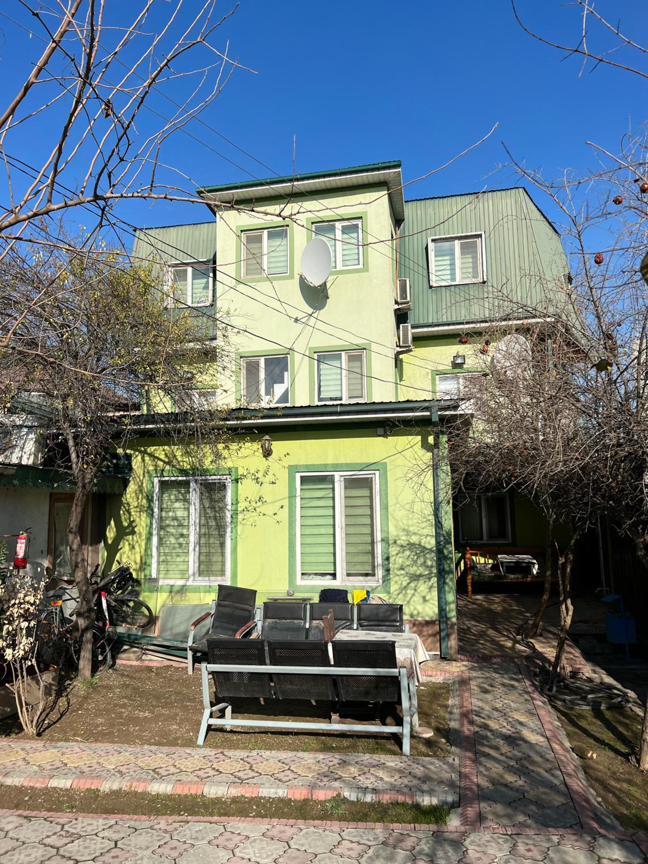 Anisa- Hostel