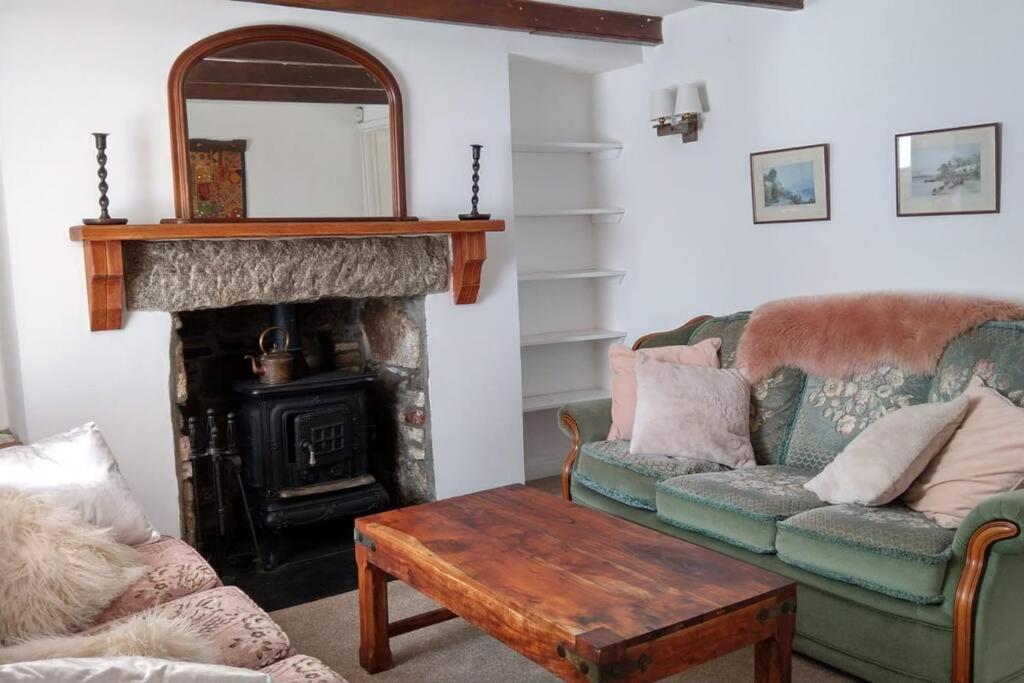 Cosy Town-Centre Cottage, St Austell, Cornwall view 4