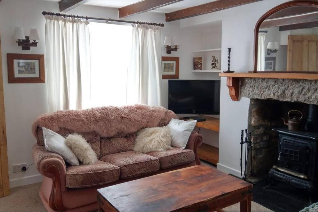Cosy Town-Centre Cottage, St Austell, Cornwall view 5