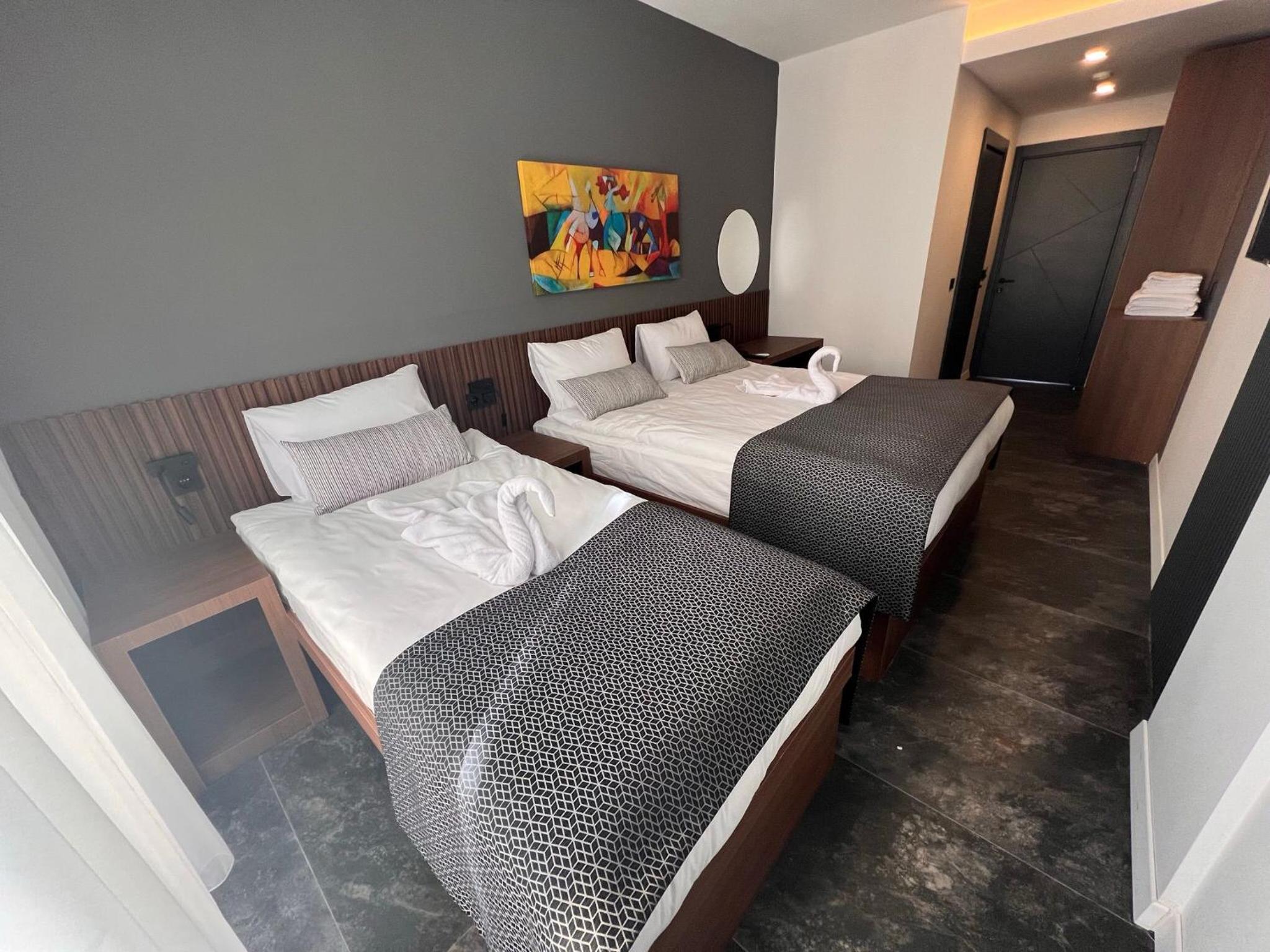 Wolf Of The City Otel - Image 10