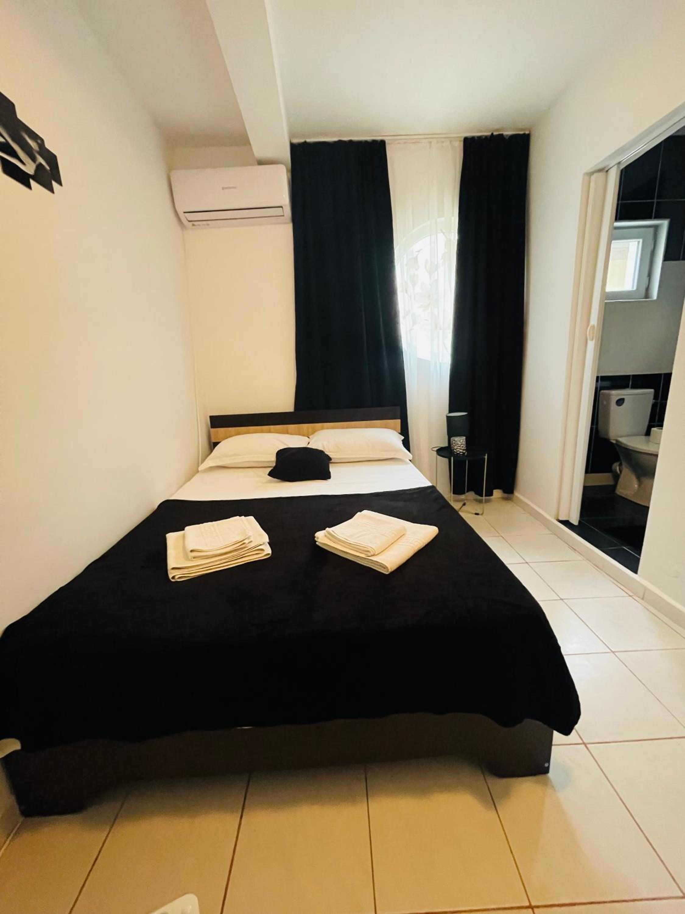 Hotel Pensiunea Gerard - Image 1