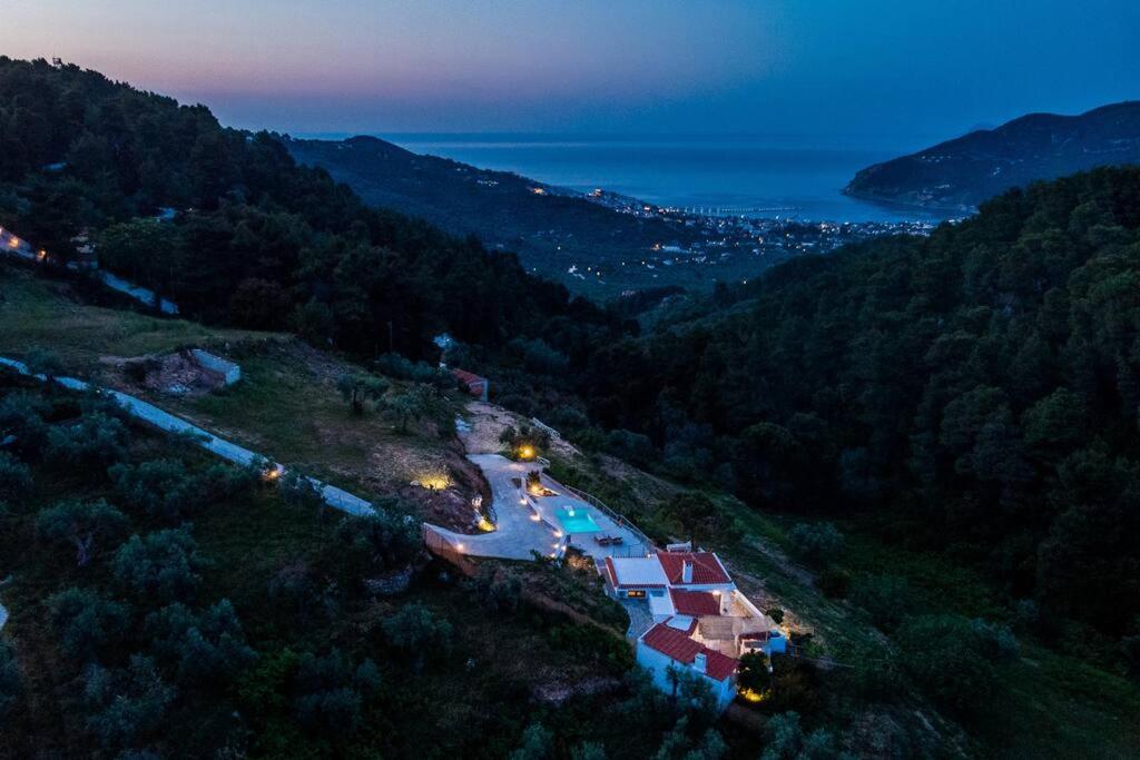 Villa Koukounaria