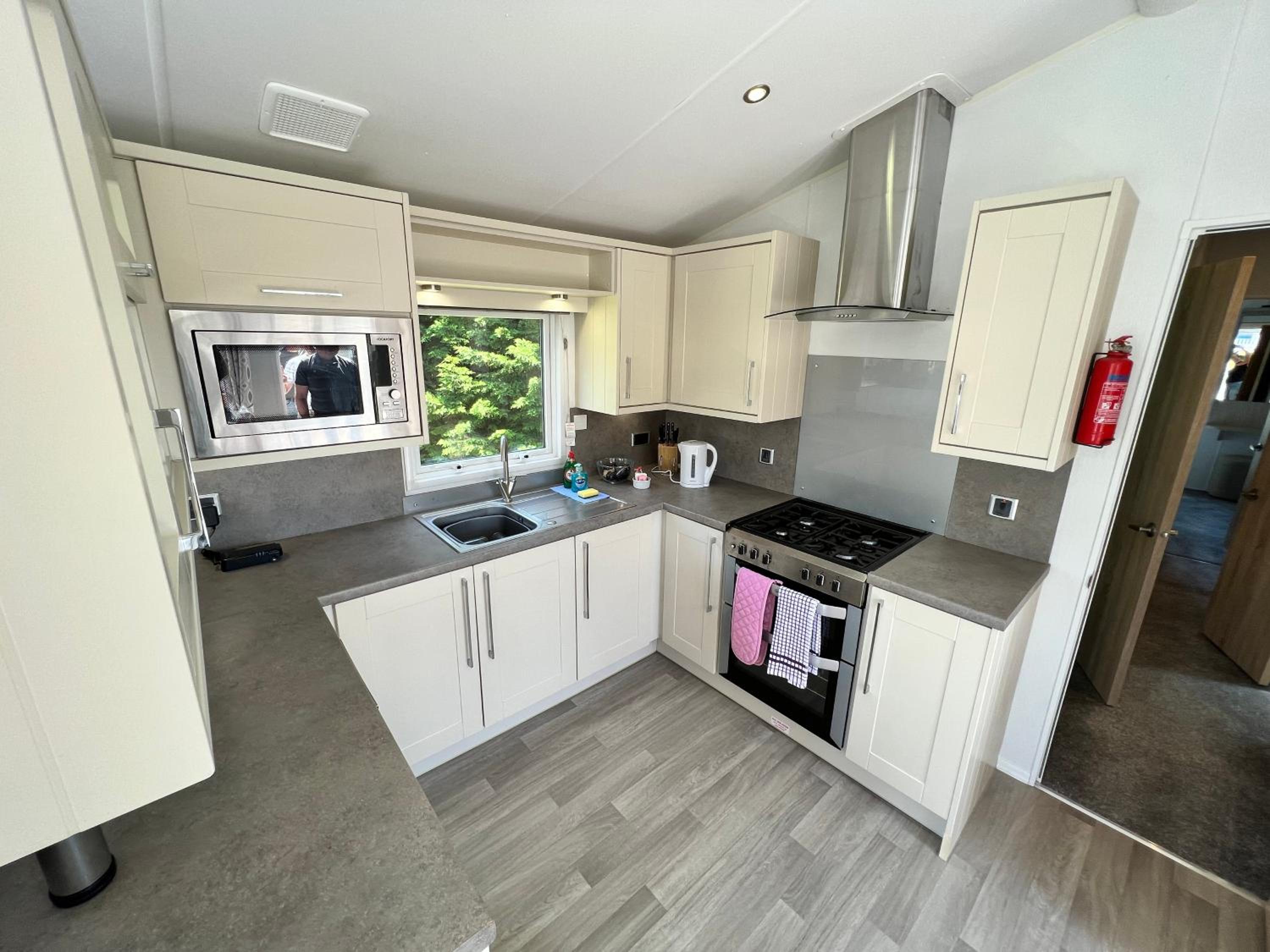 3 Bedroom Caravan LG34, Lower Hyde, Shanklin view 4