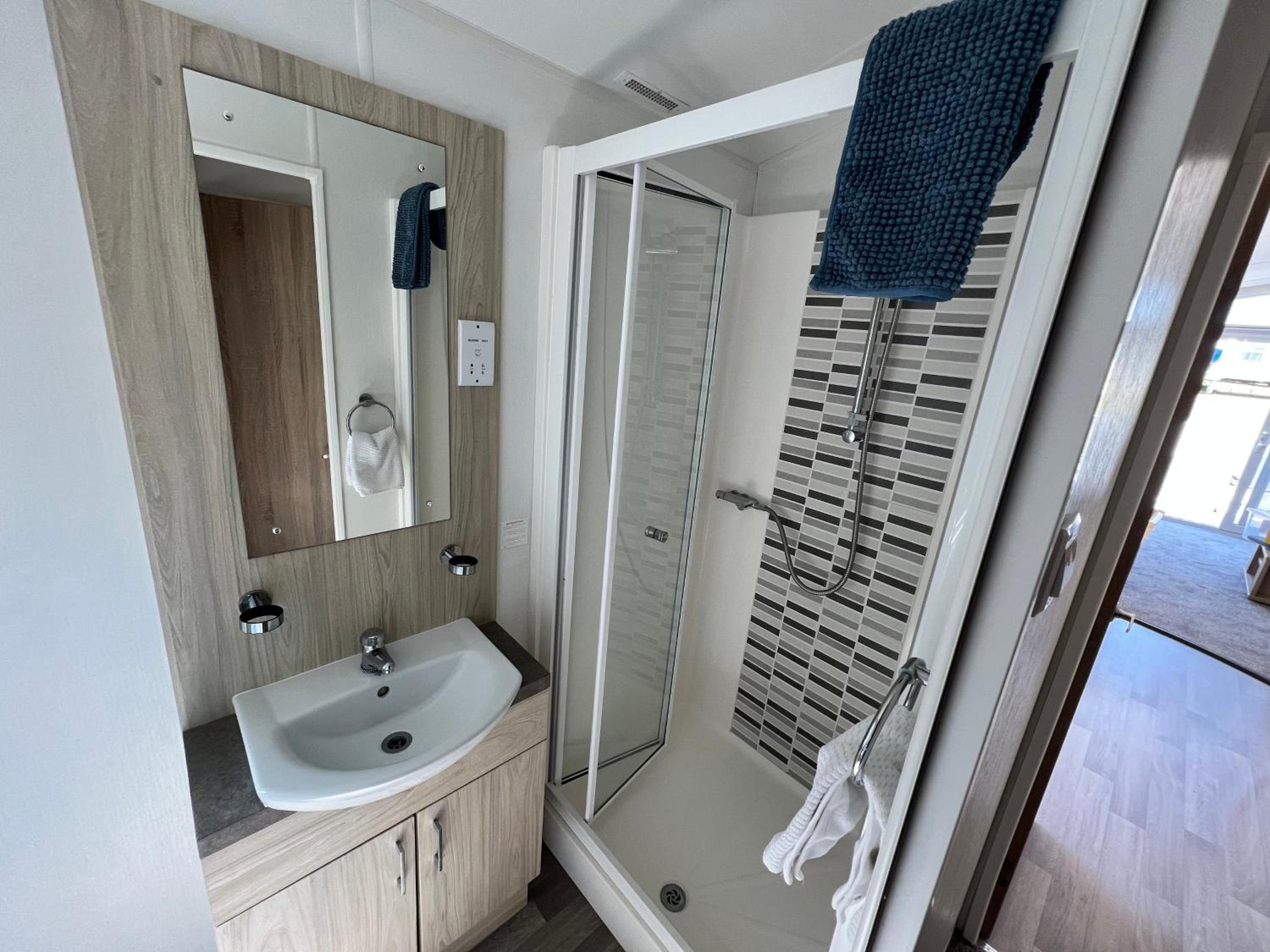 3 Bedroom Caravan LG34, Lower Hyde, Shanklin view 5
