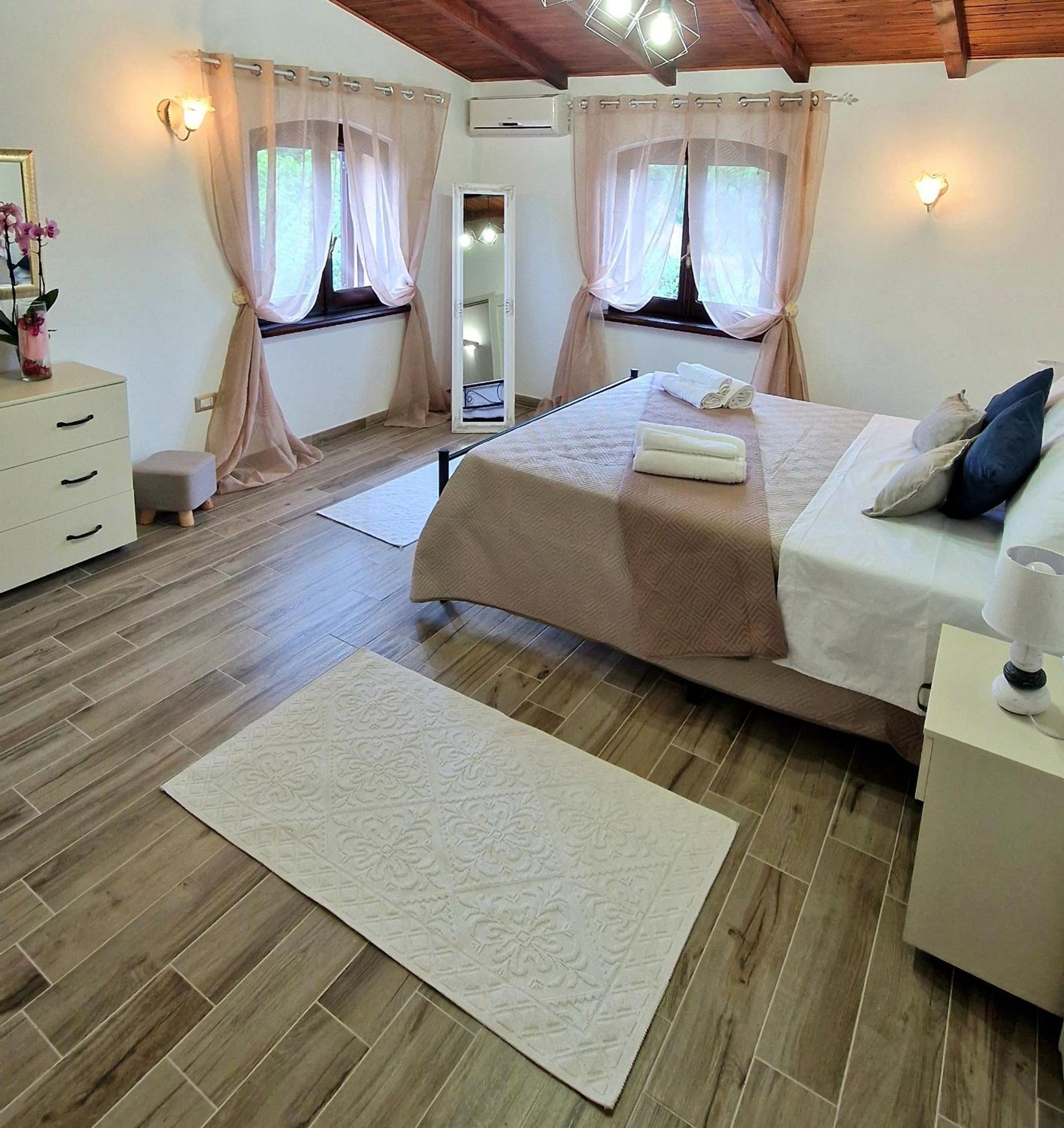 La Corte Liberty Rosa view 2
