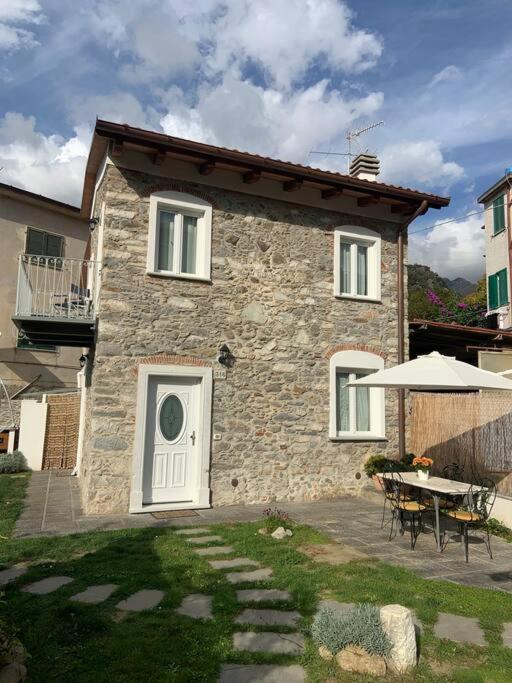 Casa in pietra in antico borgo vicino al centro photo 2