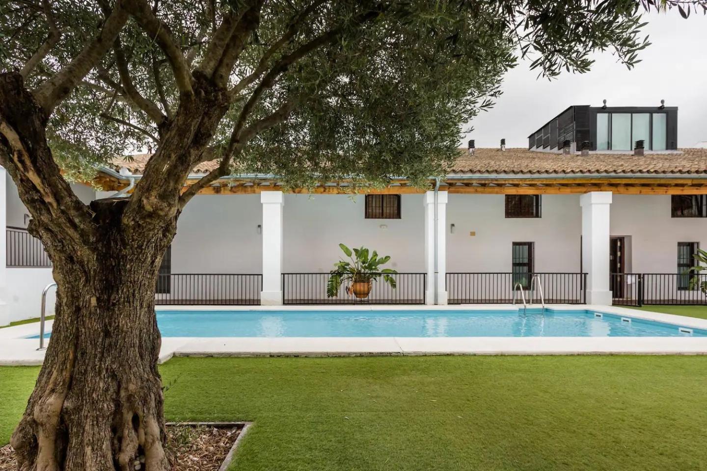 artQhost Jerez Huge Loft & Free Parking view 3