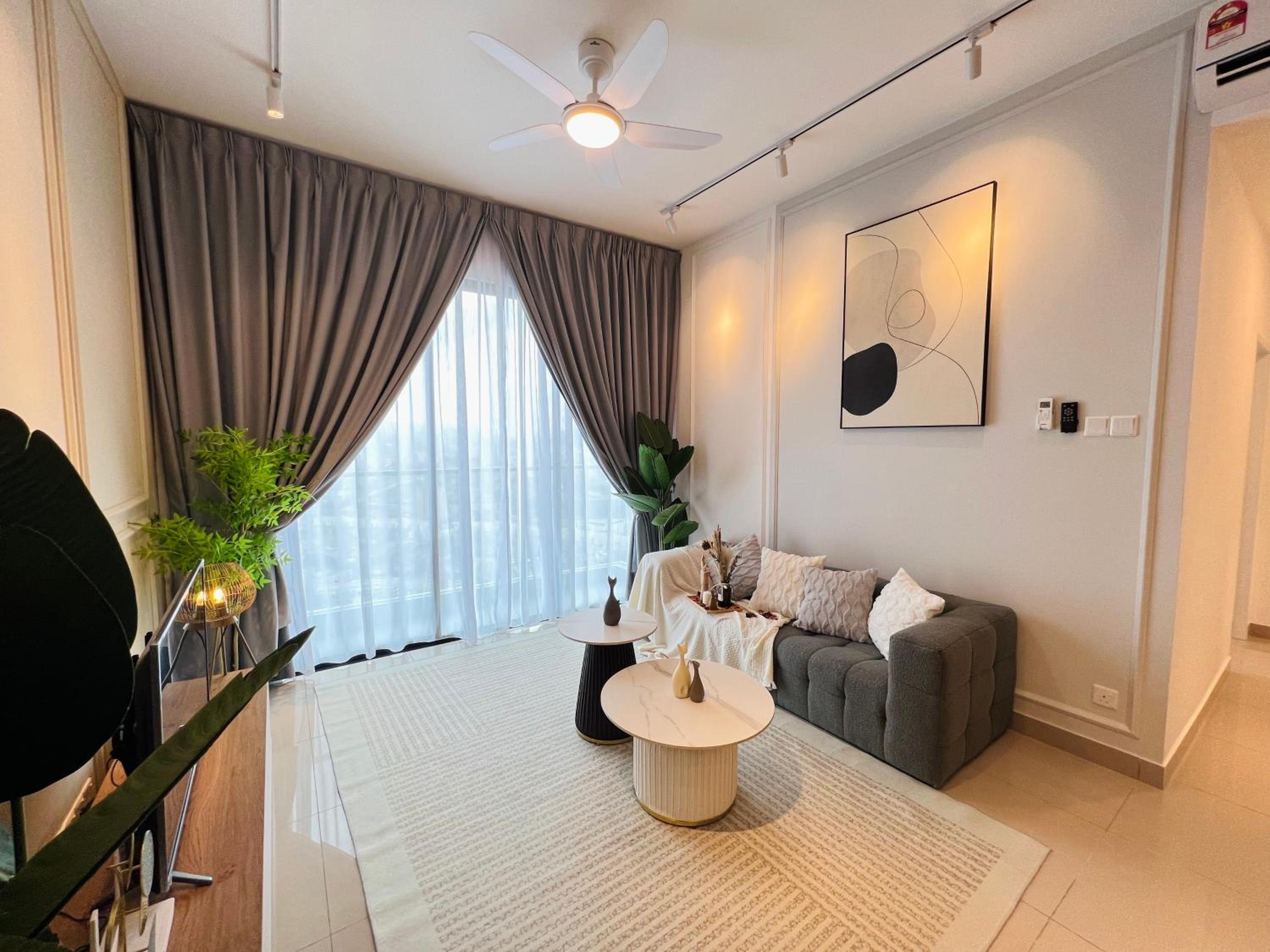 Premium Residence For Family at Aeon / Sunway Velocity / MRT / LRT
