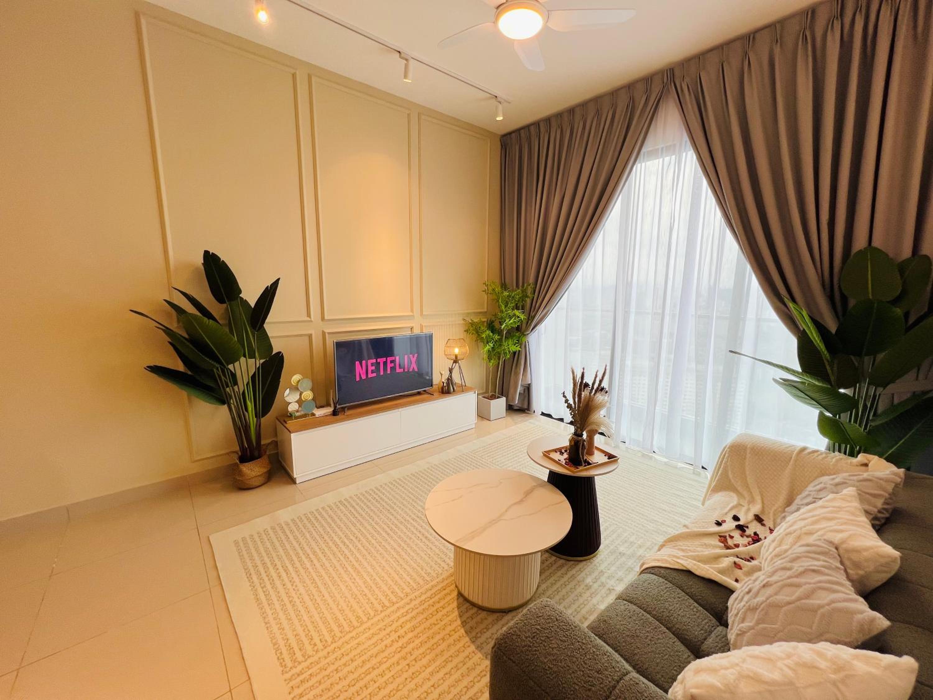 Premium Residence For Family at Aeon / Sunway Velocity / MRT / LRT