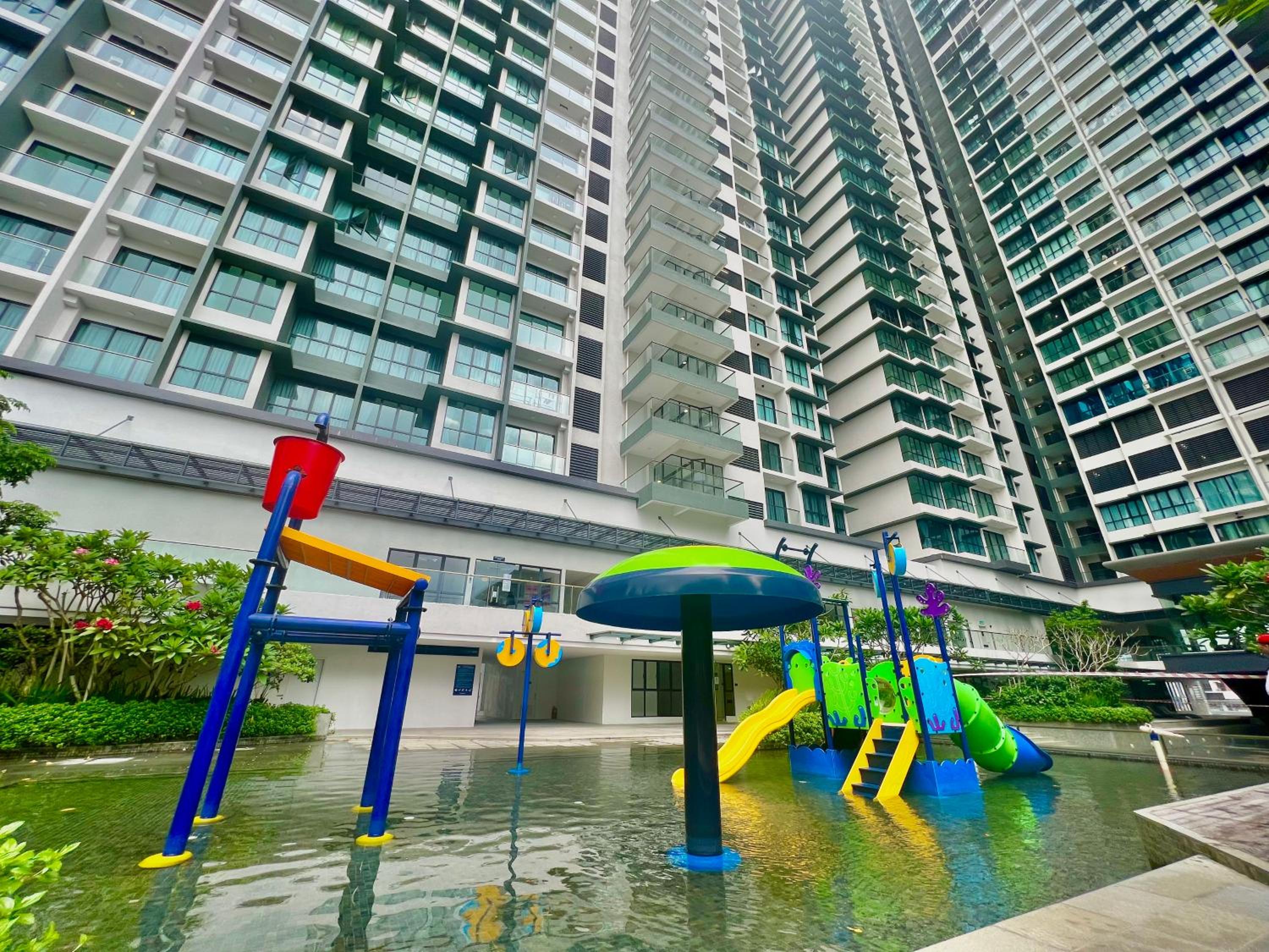 Premium Residence For Family at Aeon / Sunway Velocity / MRT / LRT