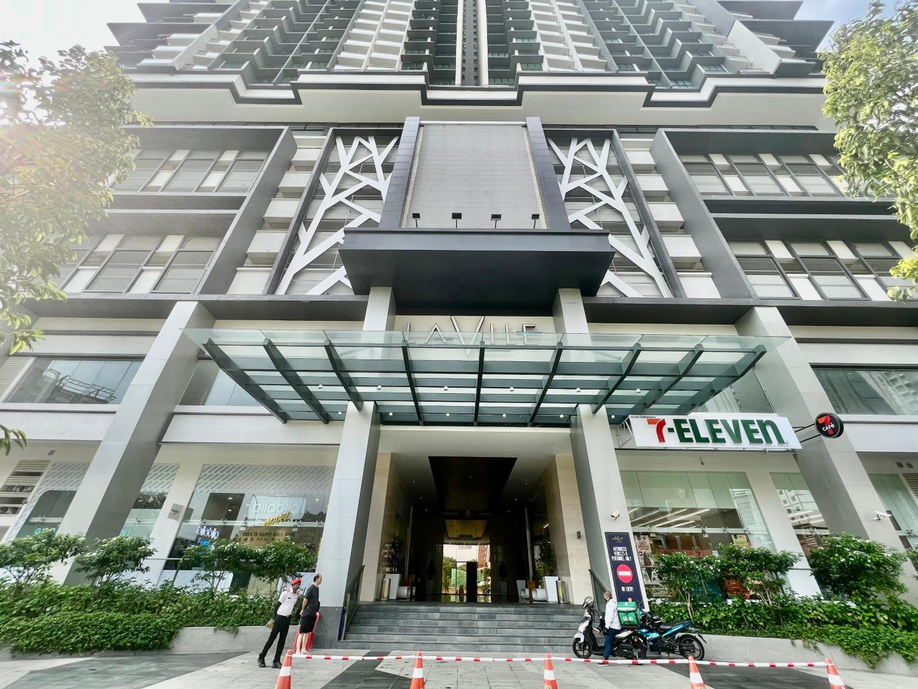 Premium Residence For Family at Aeon / Sunway Velocity / MRT / LRT