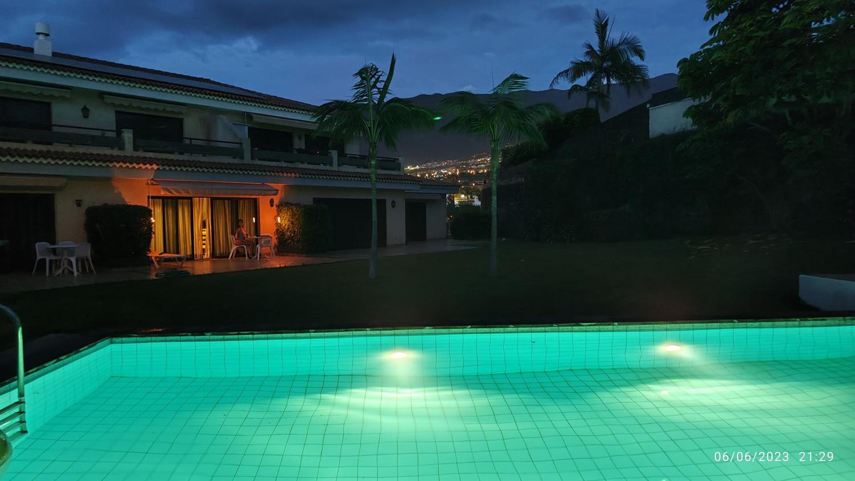 Elegant and Peaceful Aparments with Pool and Garden