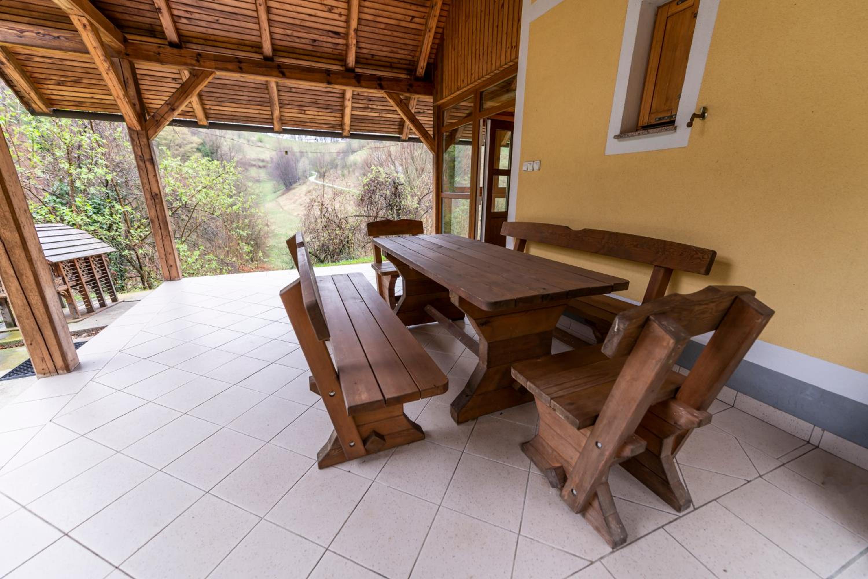 Vila DOLINA MIRU view 3