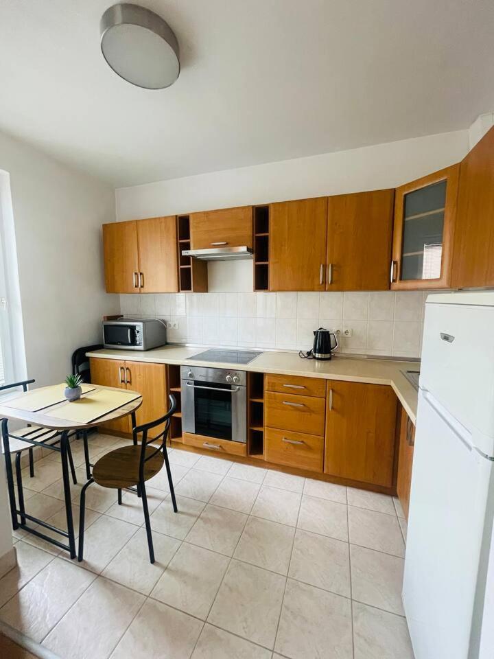 CENTRAL STUDIO CLOSE TO ANDRASSY AVENUE for 4 persons view 5