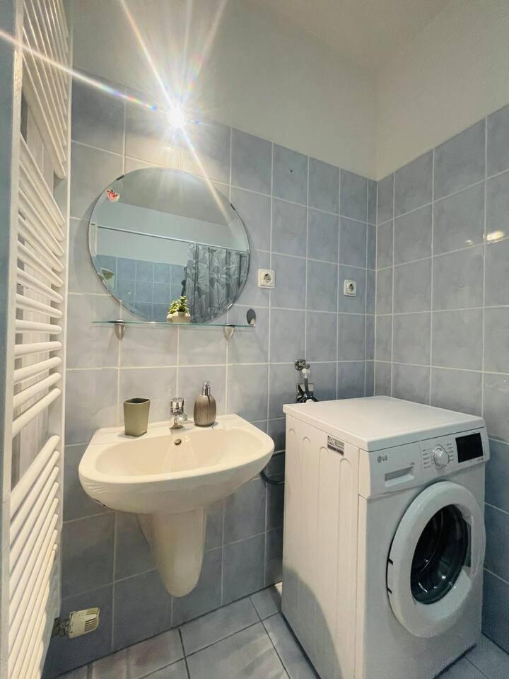 CENTRAL STUDIO CLOSE TO ANDRASSY AVENUE for 4 persons view 4