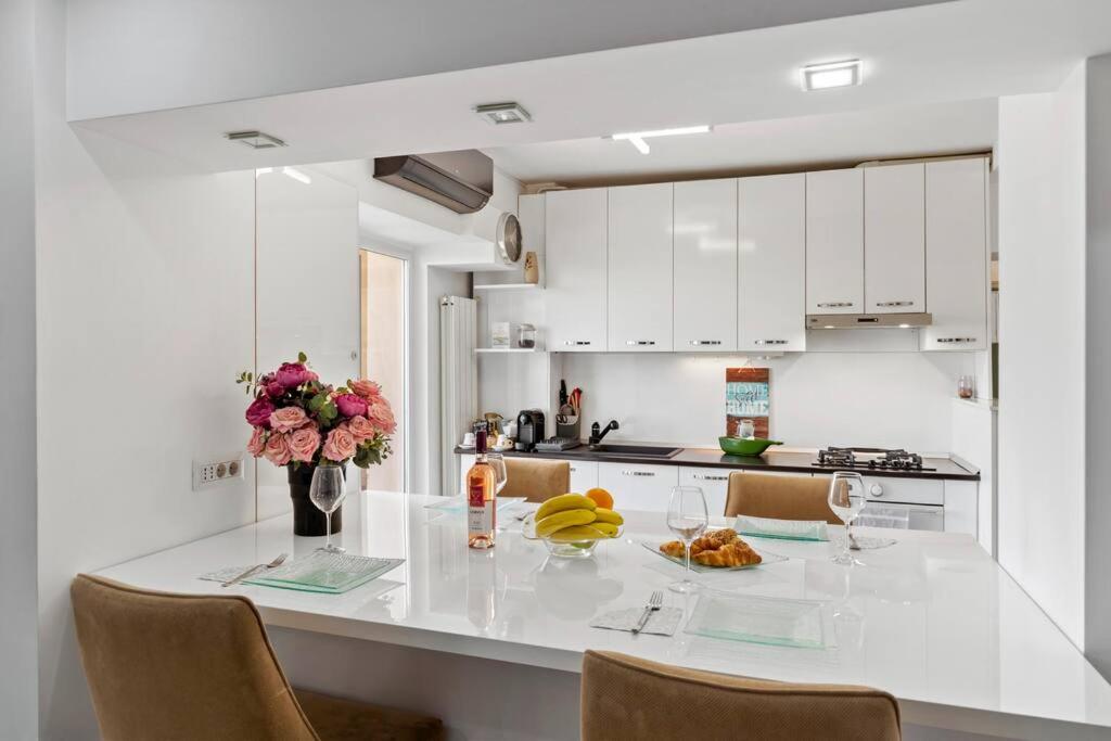 Panoramic Unirii Square Apartment view 3