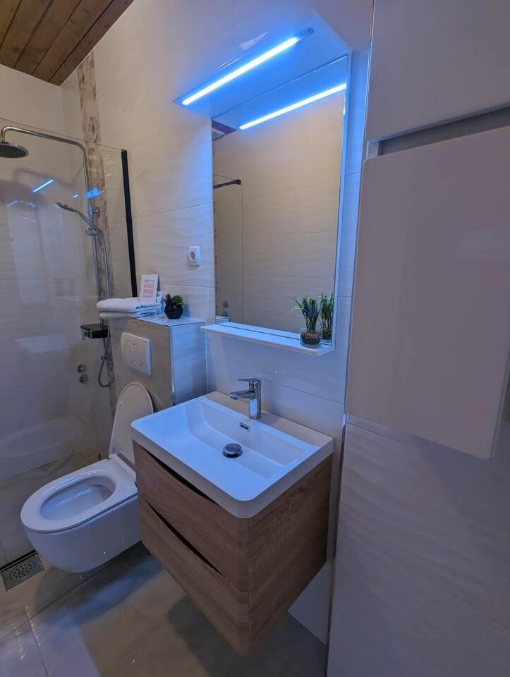 Seeview 1 bedroom apartment 50 m from beach view 4
