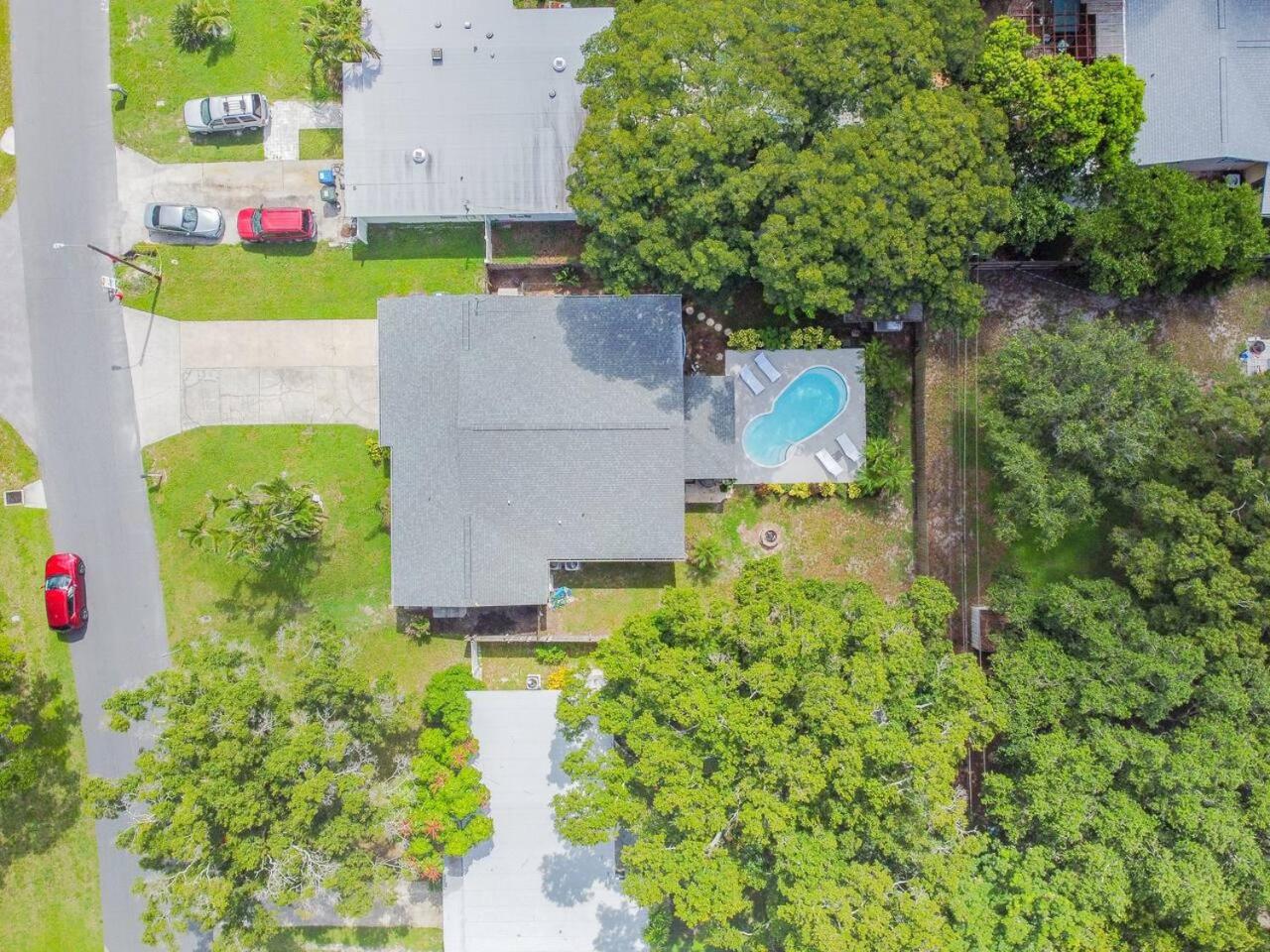 Home w/heated pool 10 mins to Clearwater Beach! view 5