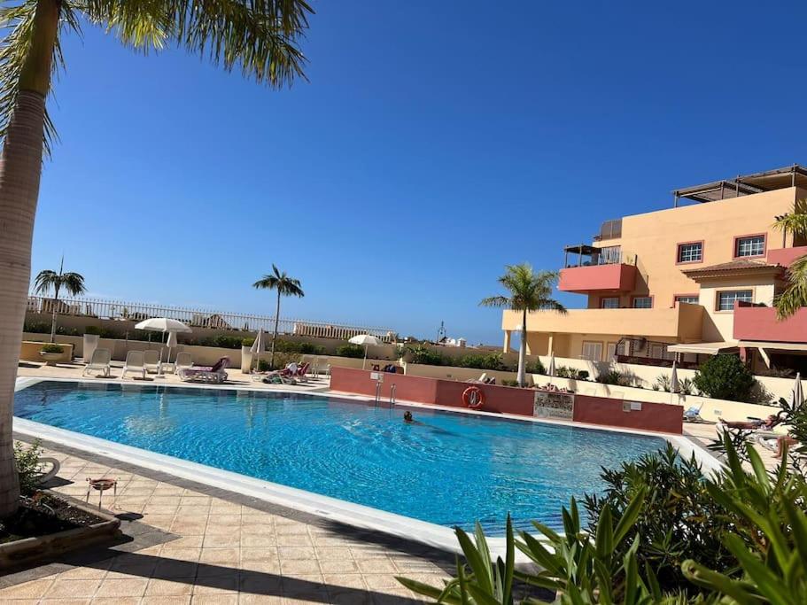 33 Pleasures Del Duque Apartment view 4
