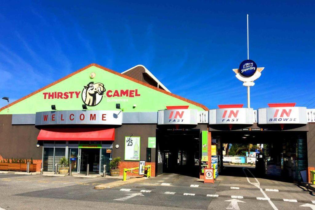 TJ’s Retro Retreat between Glenelg and CBD