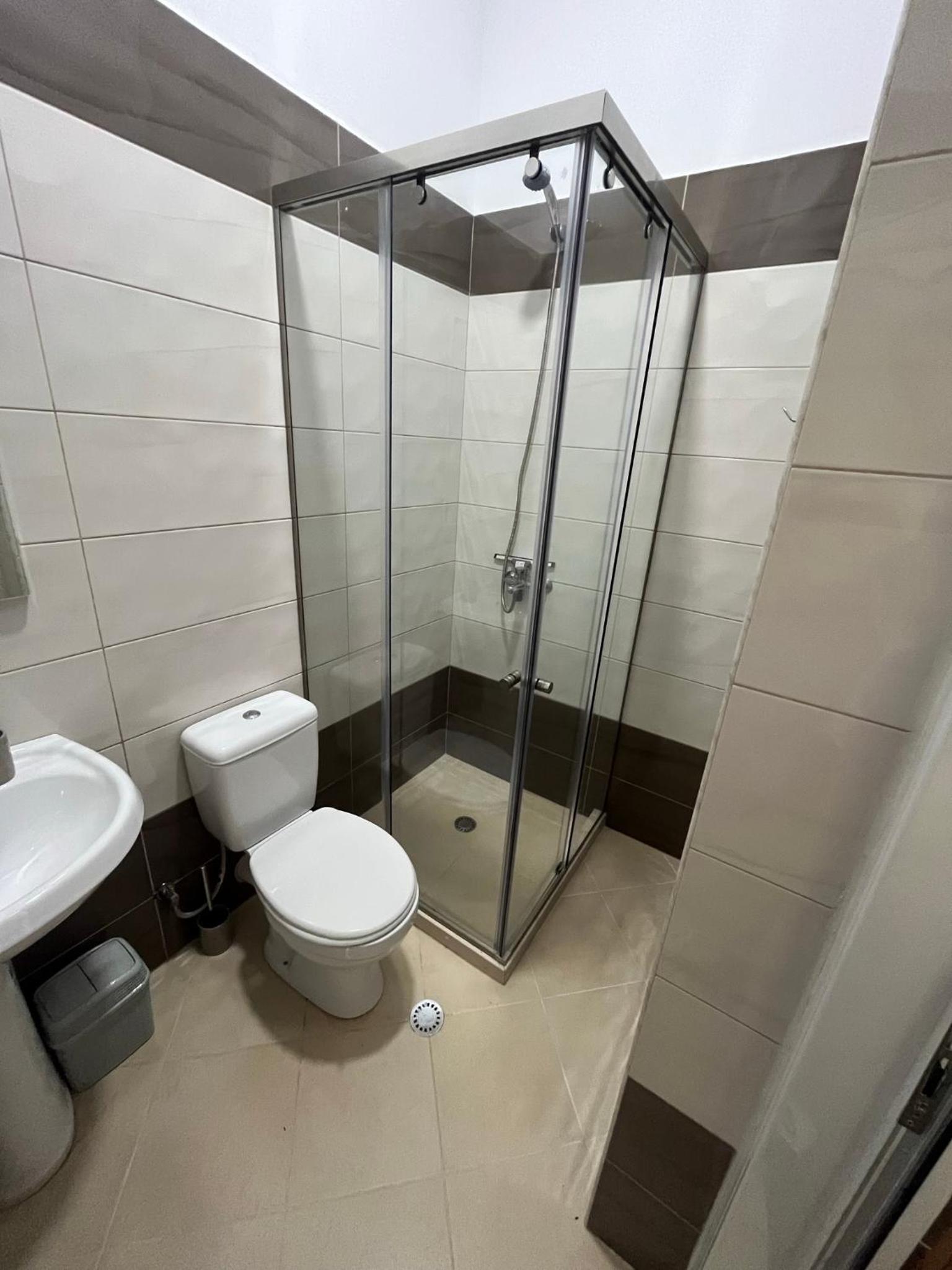 Gjiri i Lalezit, Saliu Apartment