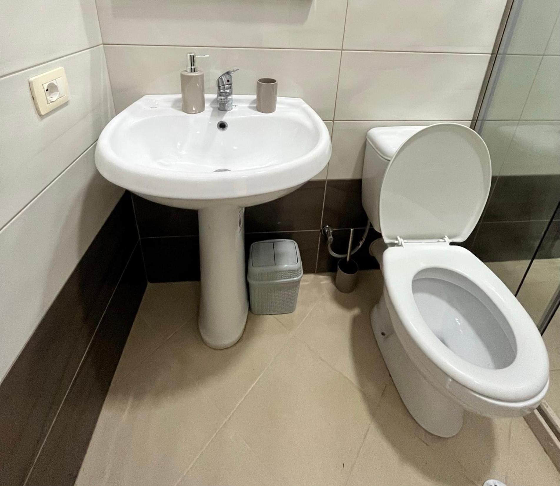 Gjiri i Lalezit, Saliu Apartment
