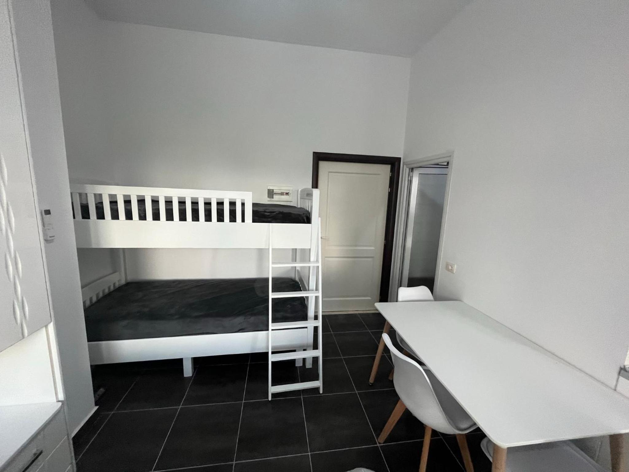 Gjiri i Lalezit, Saliu Apartment