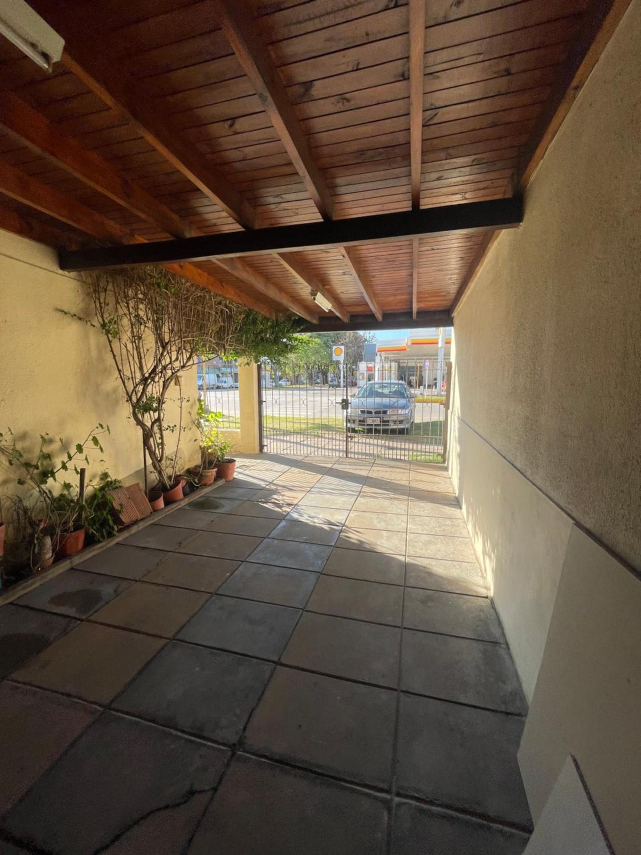 Comoda y amplia casa en Mercedes BsAs